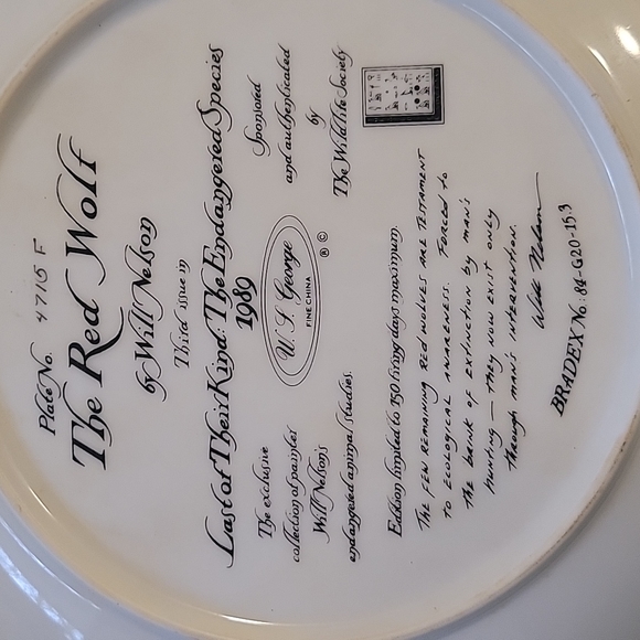 The Red Wolf Collectors Plate - Picture 3 of 3